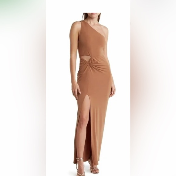 Alice + Olivia Dresses & Skirts - Alice + Olivia Maxi Dress (NWT)